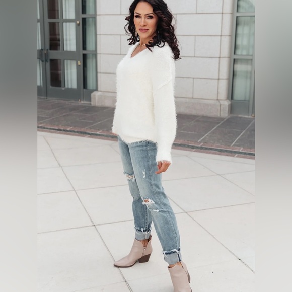 NWT Fuzzy FauX Fur V Neck Sweat | Ivory | Large - Picture 2 of 7